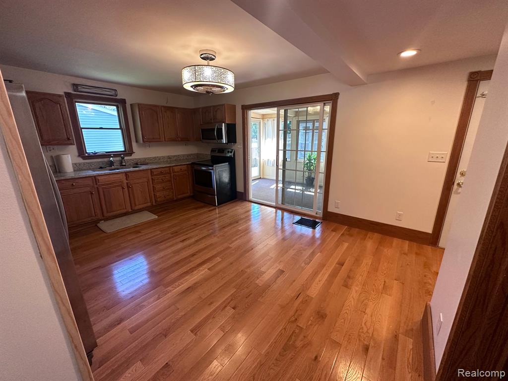 543 W MIDDLE Street, Chelsea, MI 48118 — Photo 5