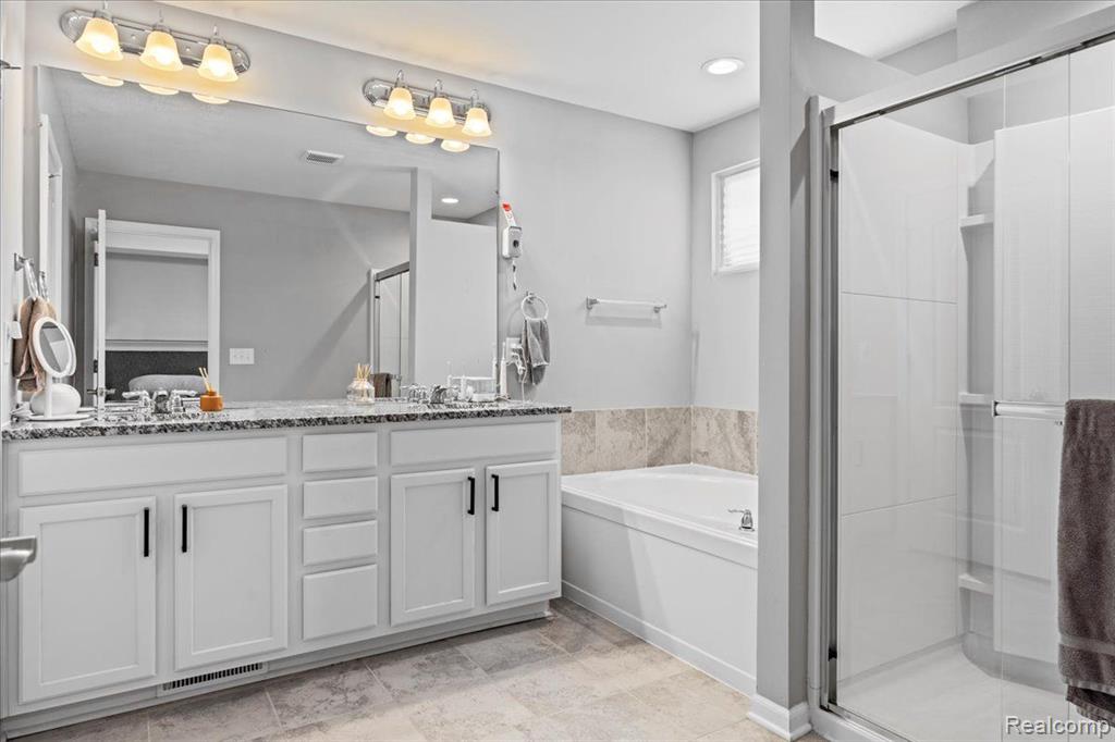 43646 CHANCELLOR Lane, Novi, MI — Photo 15
