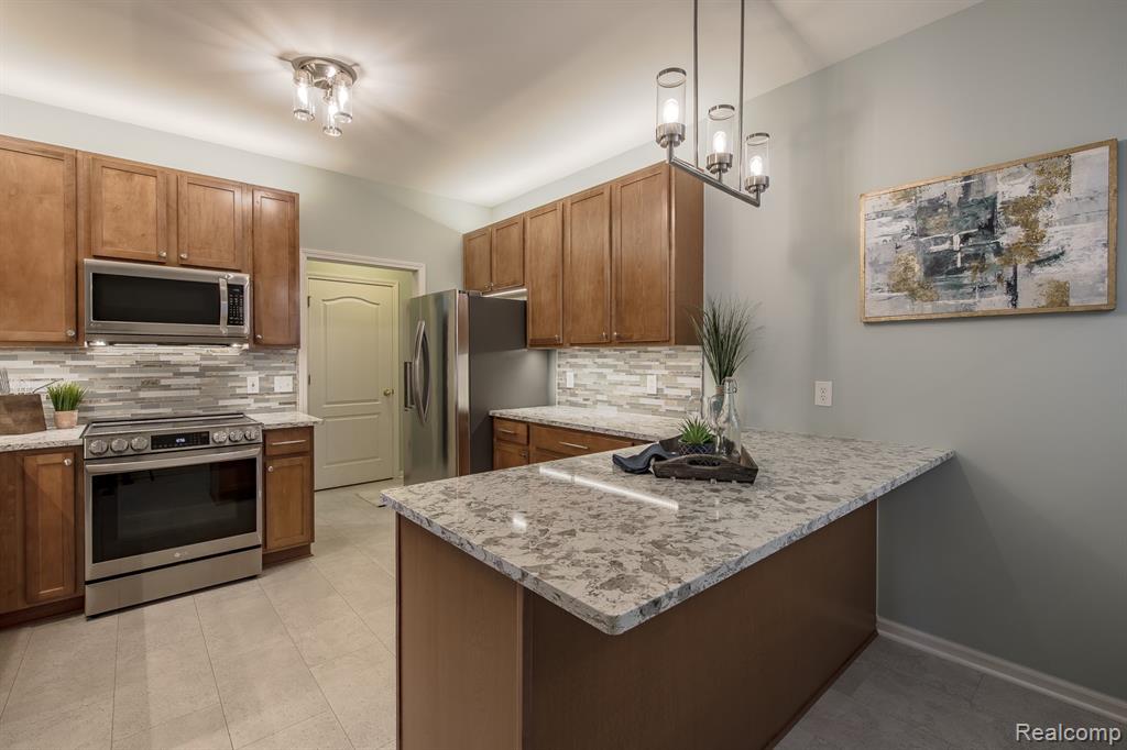 5710 Pinecroft Court, Clarkston, MI — Photo 11