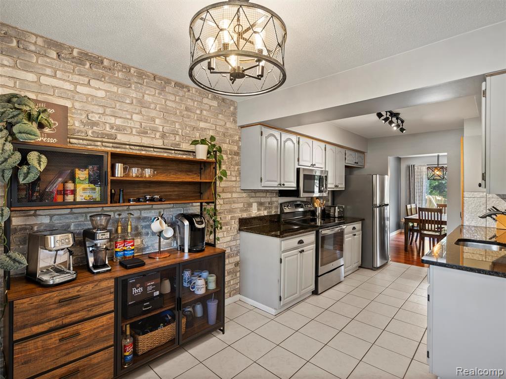 65 Stratford Lane, Rochester Hills, MI 48309 — Photo 13