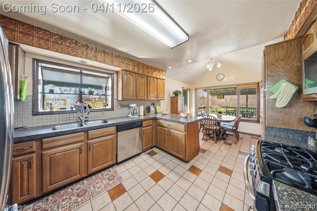 24760 Arsenal Road, Flat Rock, MI 48134 — Photo 37