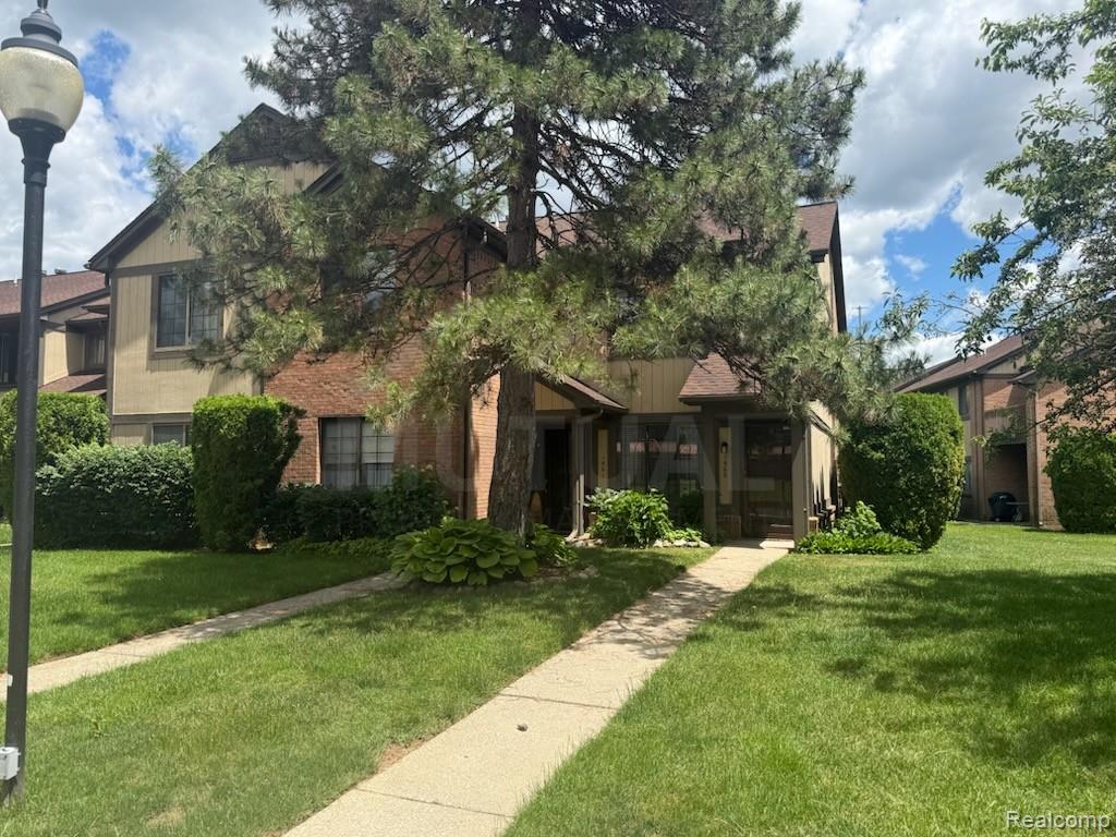 1560 Meadow Side Drive, Rochester Hills, MI 48307