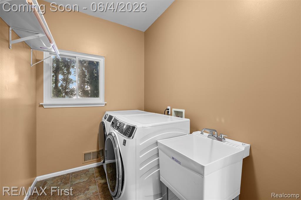 8559 Barrington Drive, Ypsilanti, MI 48198 — Photo 22