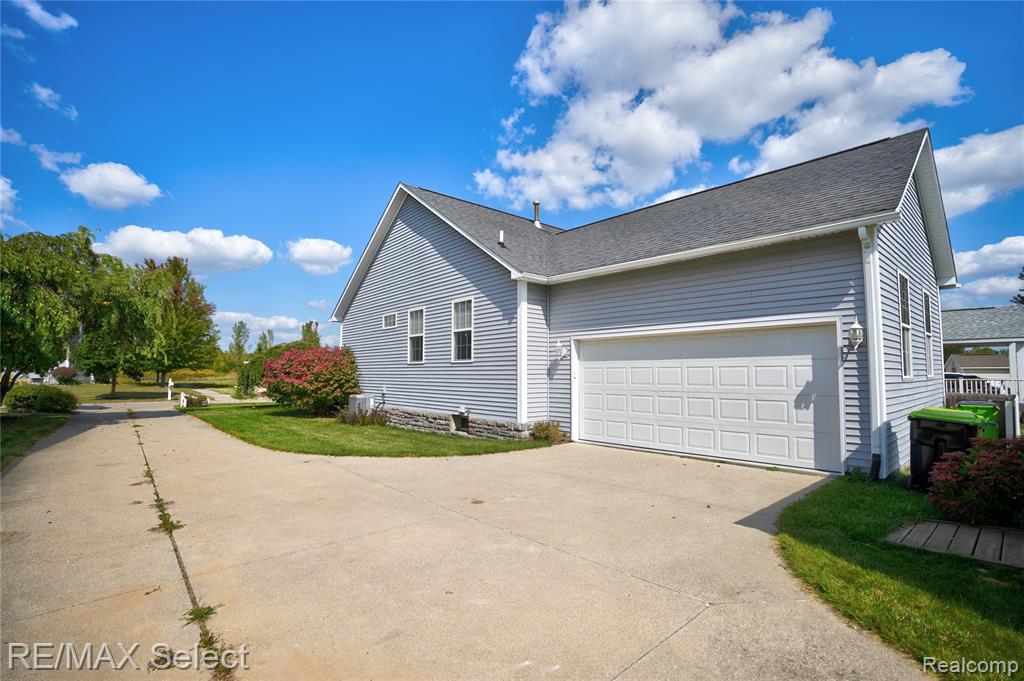 6343 Augusta Street, Swartz Creek, MI 48473 — Photo 10