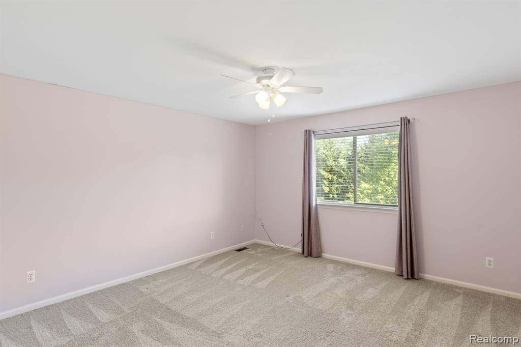 5634 Plantation Drive, Commerce Twp, MI 48382 — Photo 32