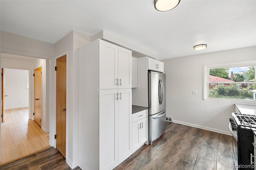 13321 Burton Street, Oak Park, MI 48237 — Photo 7