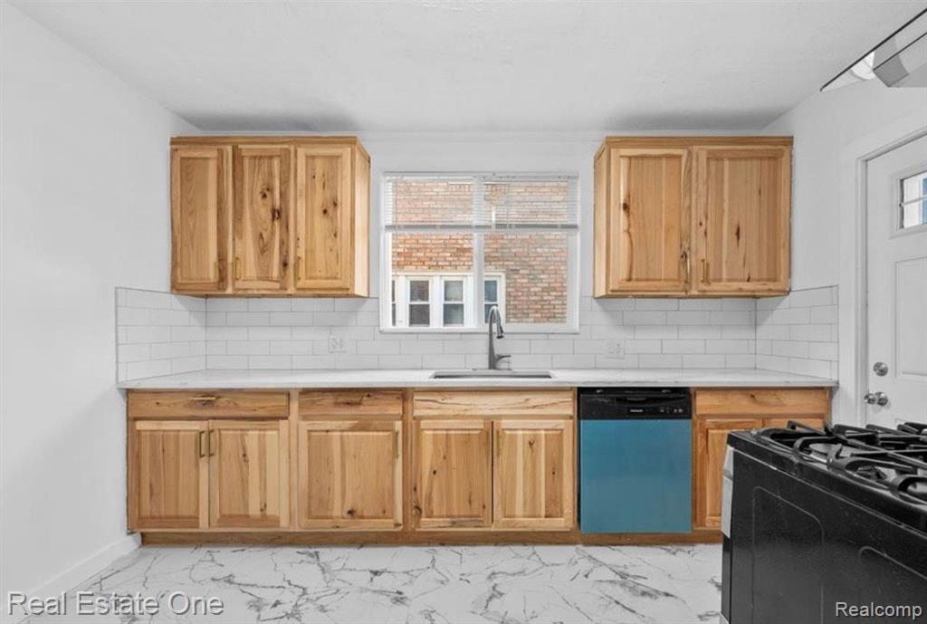 7305 APPOLINE Street, Dearborn, MI 48126 — Photo 8