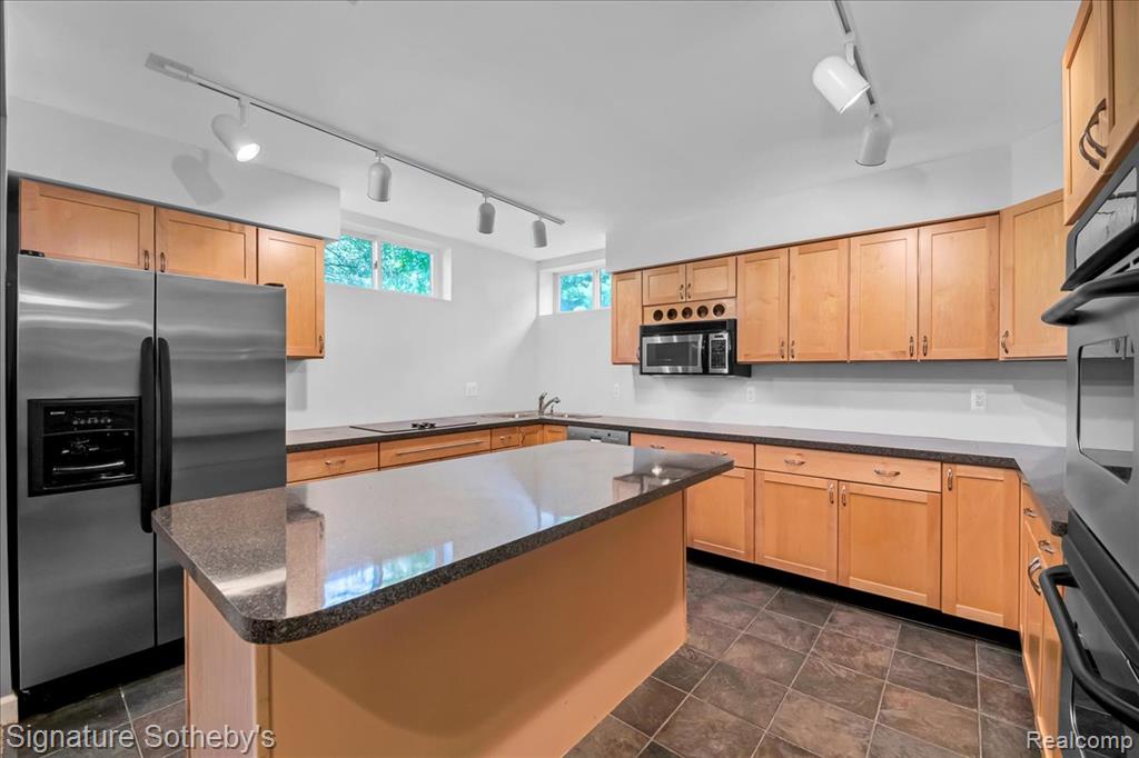 6925 Elm Park Drive, Troy, MI 48098 — Photo 26