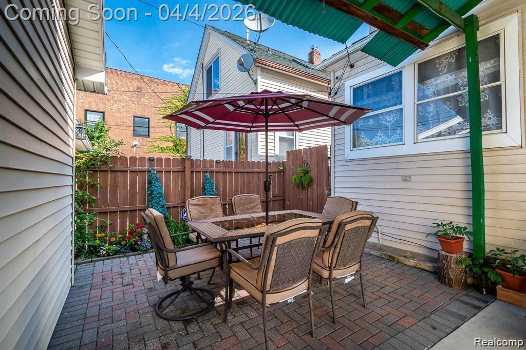 11603 KLINGER Street, Hamtramck, MI 48212 — Photo 3