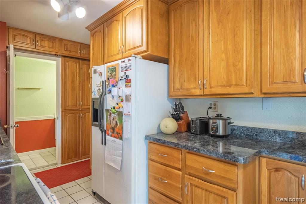 23668 N Rockledge, Novi, MI — Photo 3