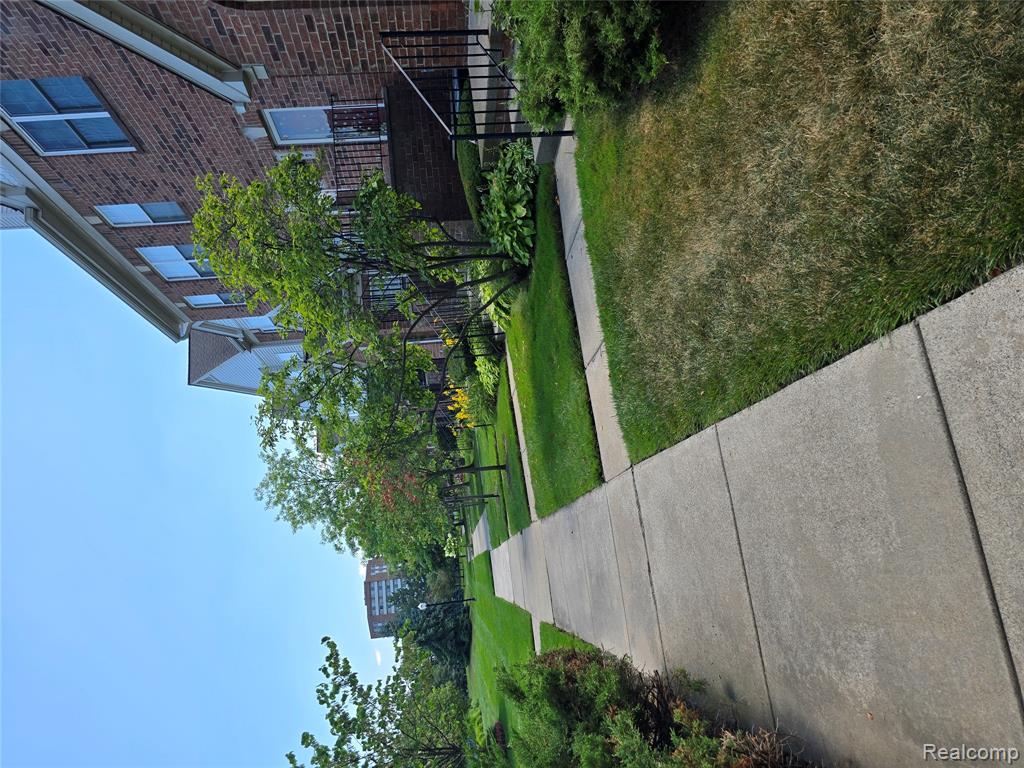 1655 Campau Farms Circle, 25, Detroit, MI 48207 — Photo 2