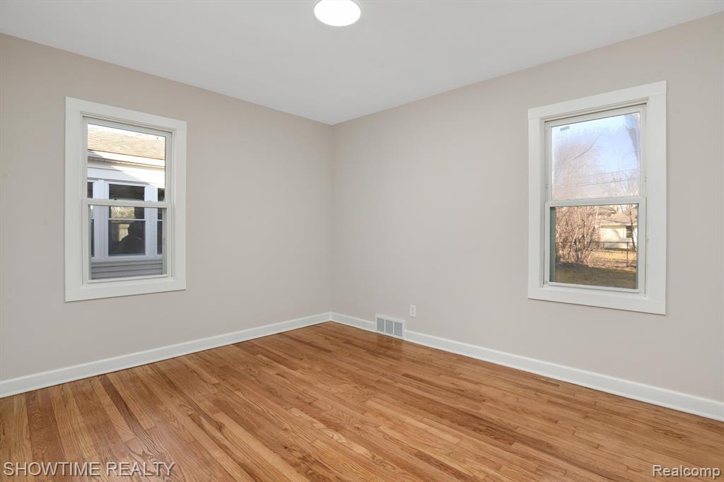 4256 BUCKINGHAM Road, Royal Oak, MI 48073 — Photo 15
