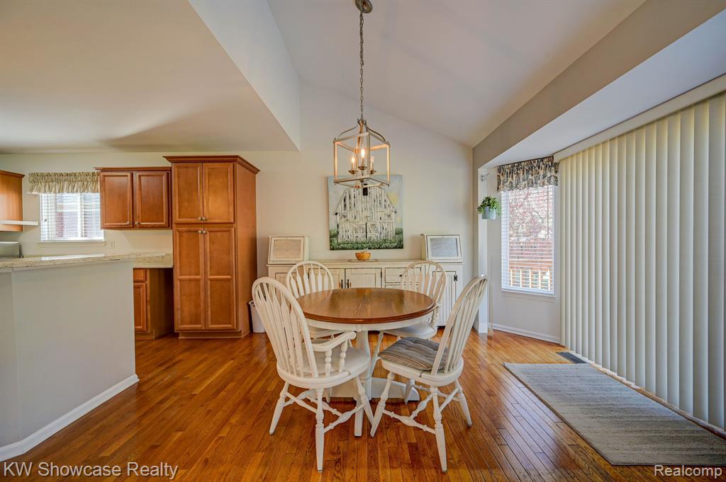 1074 ANDOVER Circle, Commerce Twp, MI 48390 — Photo 12