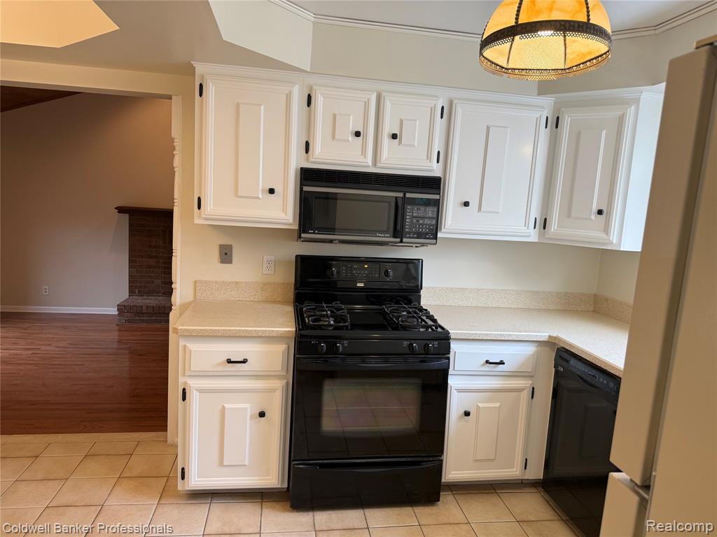 47071 Savannah Drive, Macomb, MI 48044 — Photo 11