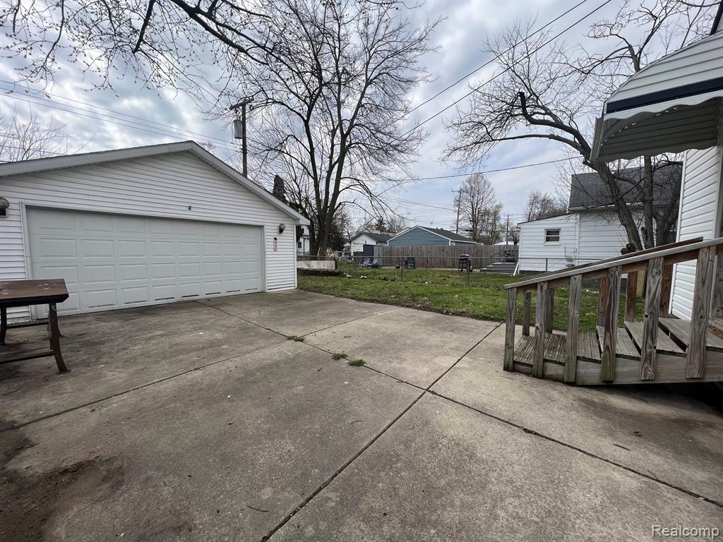 520 E BRICKLEY Avenue, Hazel Park, MI 48030 — Photo 2