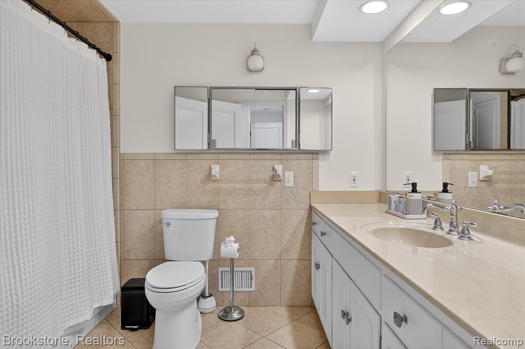 754 N Valley Chase Road, Bloomfield Hills, MI 48304 — Photo 28