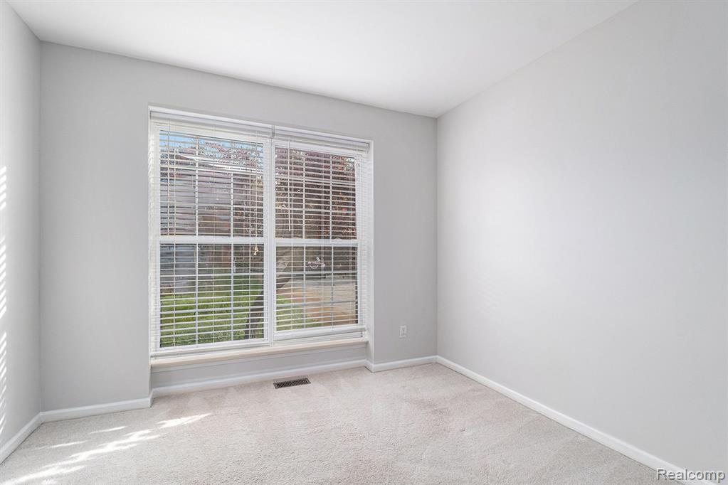 855 DRAKESHIRE Drive, Walled Lake, MI 48390 — Photo 6