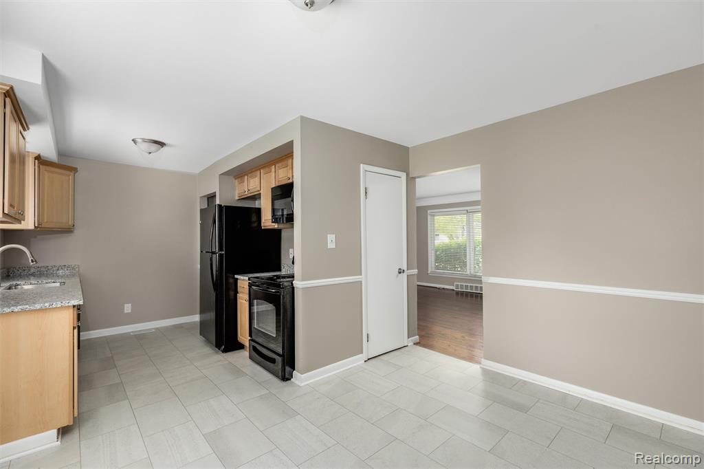 4410 Rosewold Avenue, Royal Oak, MI 48073 — Photo 8