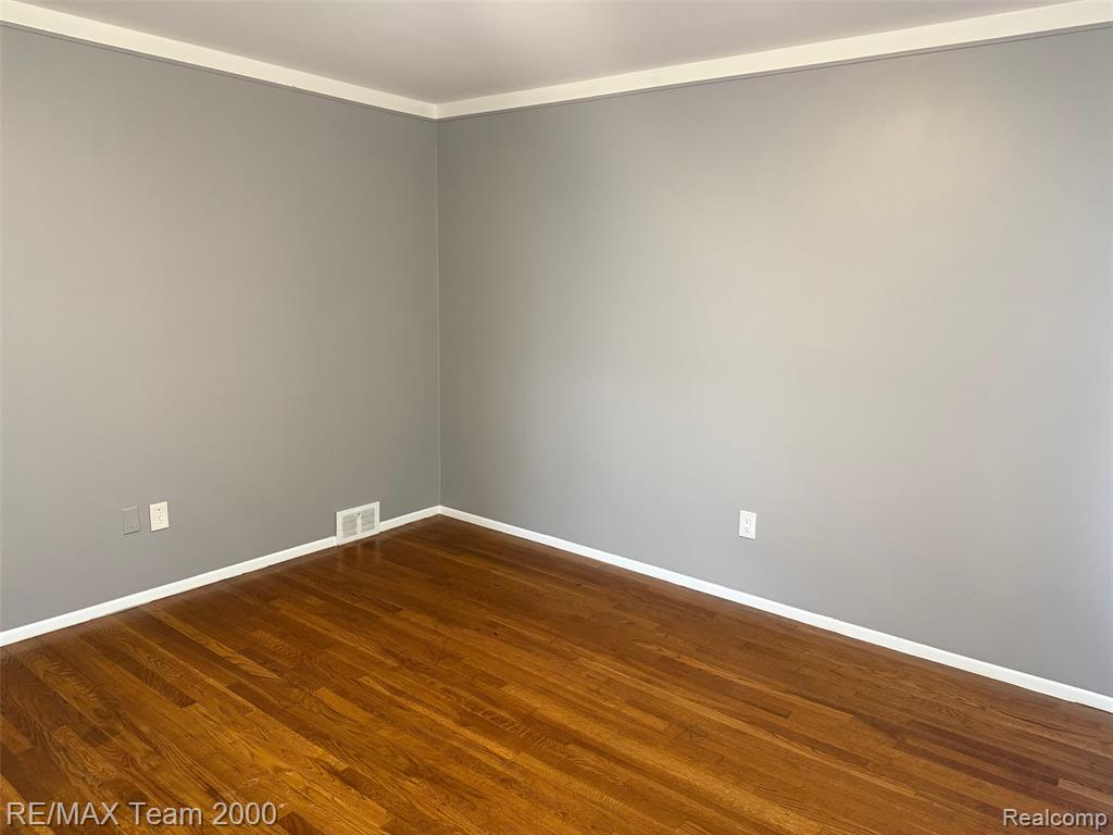 6491 N Silvery Lane, Dearborn Heights, MI 48127 — Photo 5