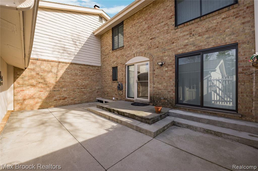 7451 Pebble Point, West Bloomfield, MI — Photo 39