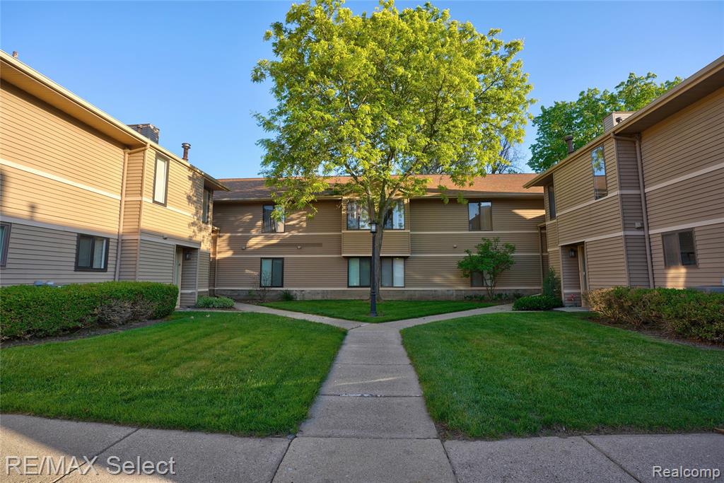250 Briarcrest Drive - Photo 2