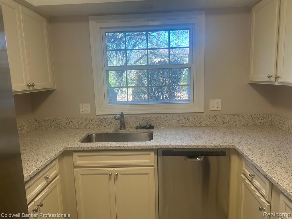 6264 Pepper Hill Street, West Bloomfield, MI — Photo 14