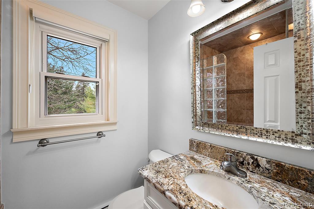 125 Cayuga Road, Lake Orion, MI 48362 — Photo 30