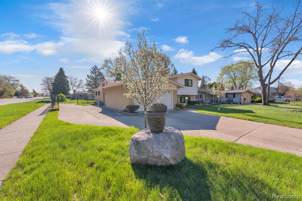 9498 Bassett Street, Livonia, MI 48150 — Photo 34
