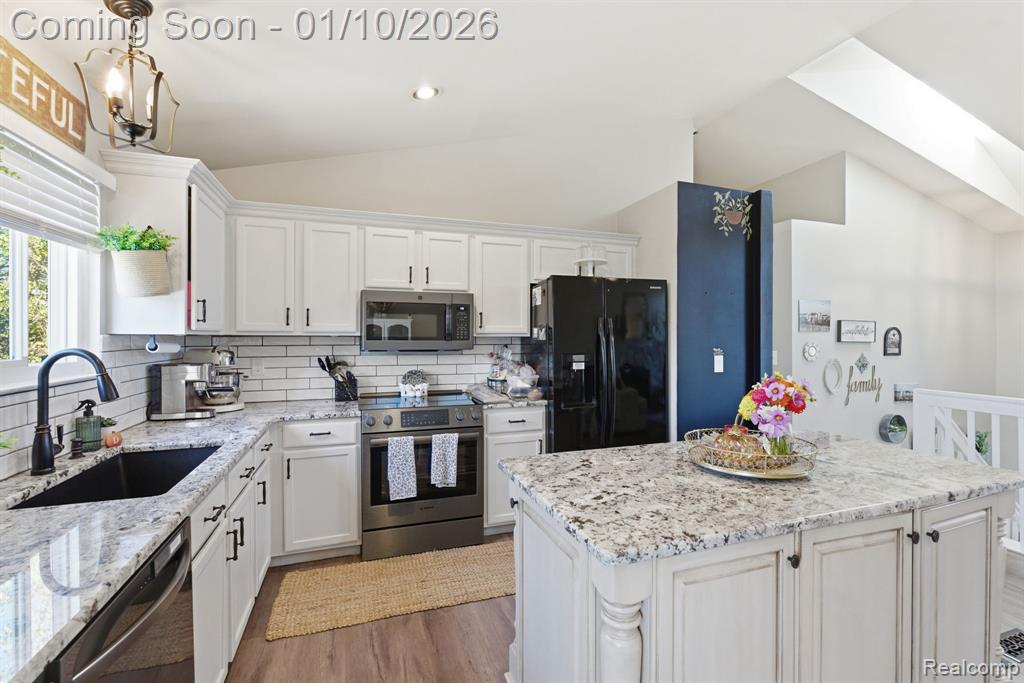 484 Waterbury Court, Belleville, MI 48111 — Photo 8