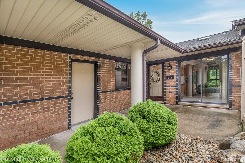906 Wexford Way, 3, Rochester Hills, MI 48307 — Photo 2