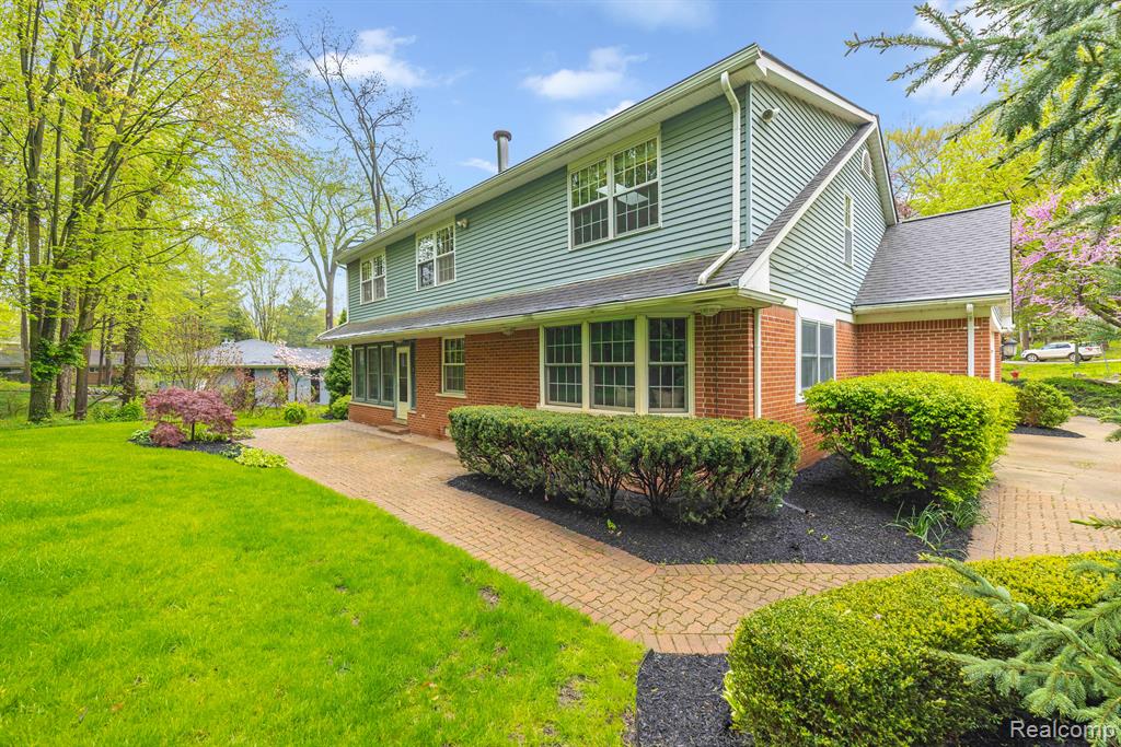 46270 BLOOMCREST Drive, Northville, MI 48167 — Photo 57