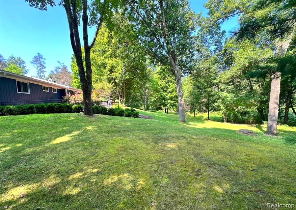 9115 Pine Hill Trail, Fenton, MI 48430 — Photo 7