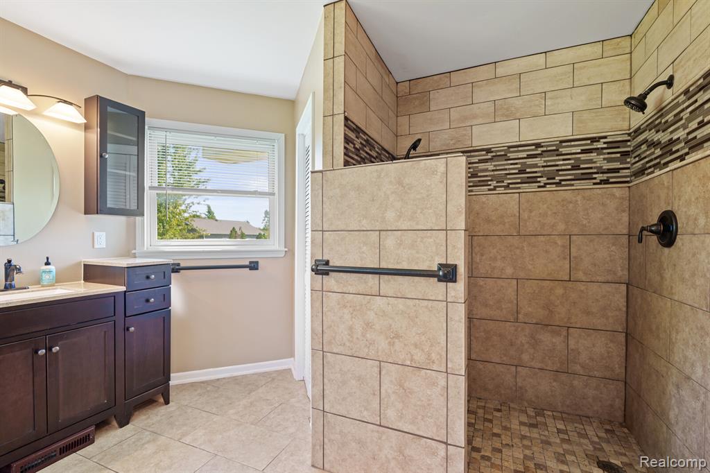 8038 Duquette Road, Brockway, MI 48097 — Photo 20