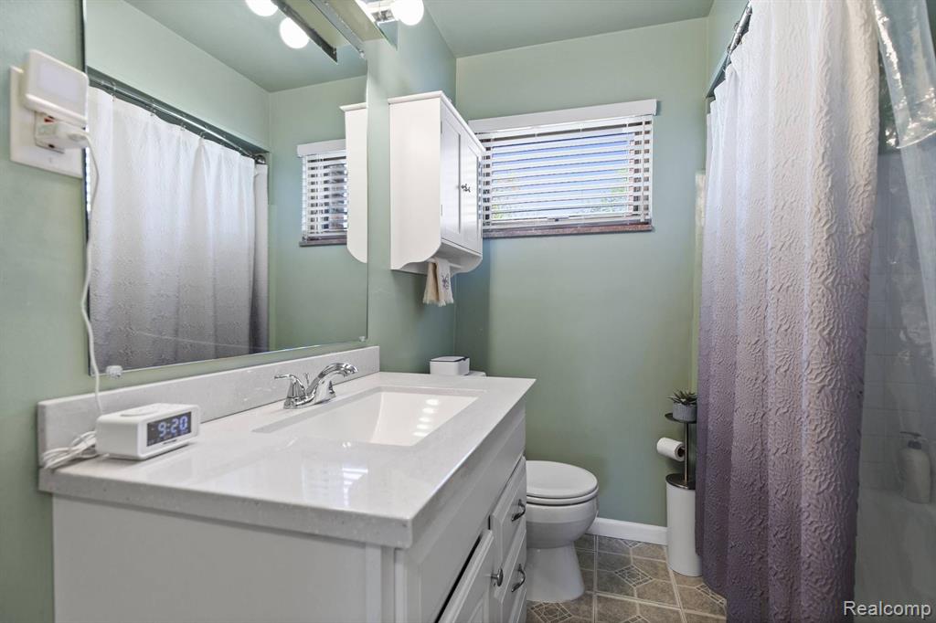 8681 STROM Drive, Sterling Heights, MI 48314 — Photo 18