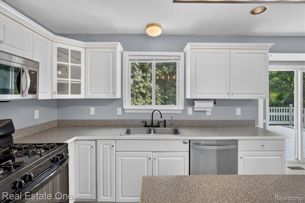 9610 Forest Ridge Drive, Clarkston, MI 48348 — Photo 16