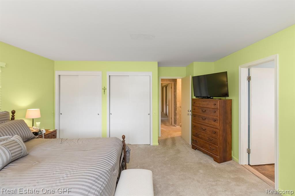 60 MOORLAND Drive, Grosse Pointe Shores, MI 48236 — Photo 36