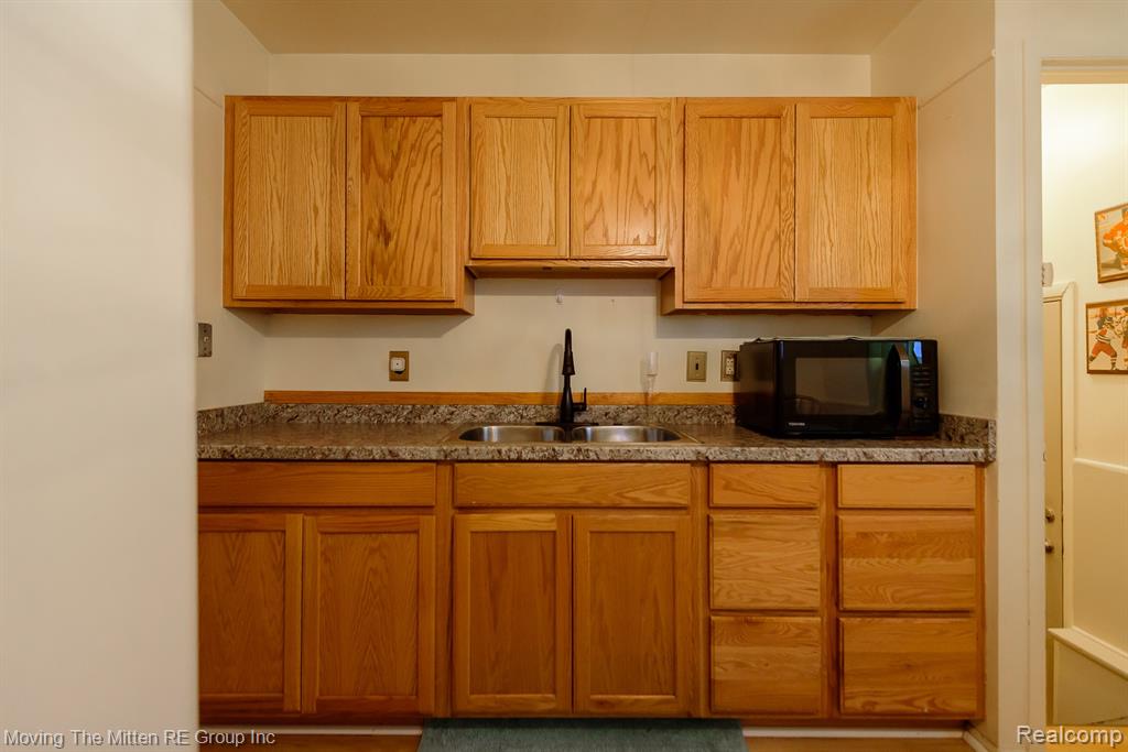 643 Garfield Avenue, Lincoln Park, MI 48146 — Photo 9