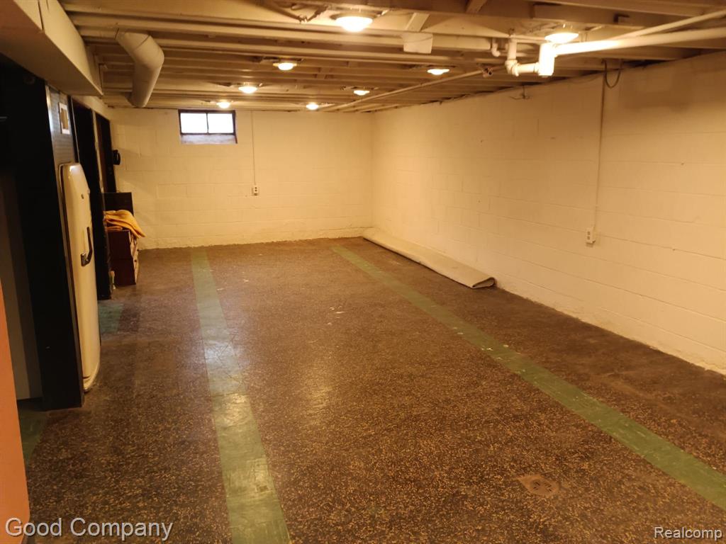 8400 OAK PARK Boulevard, Oak Park, MI 48237 — Photo 22
