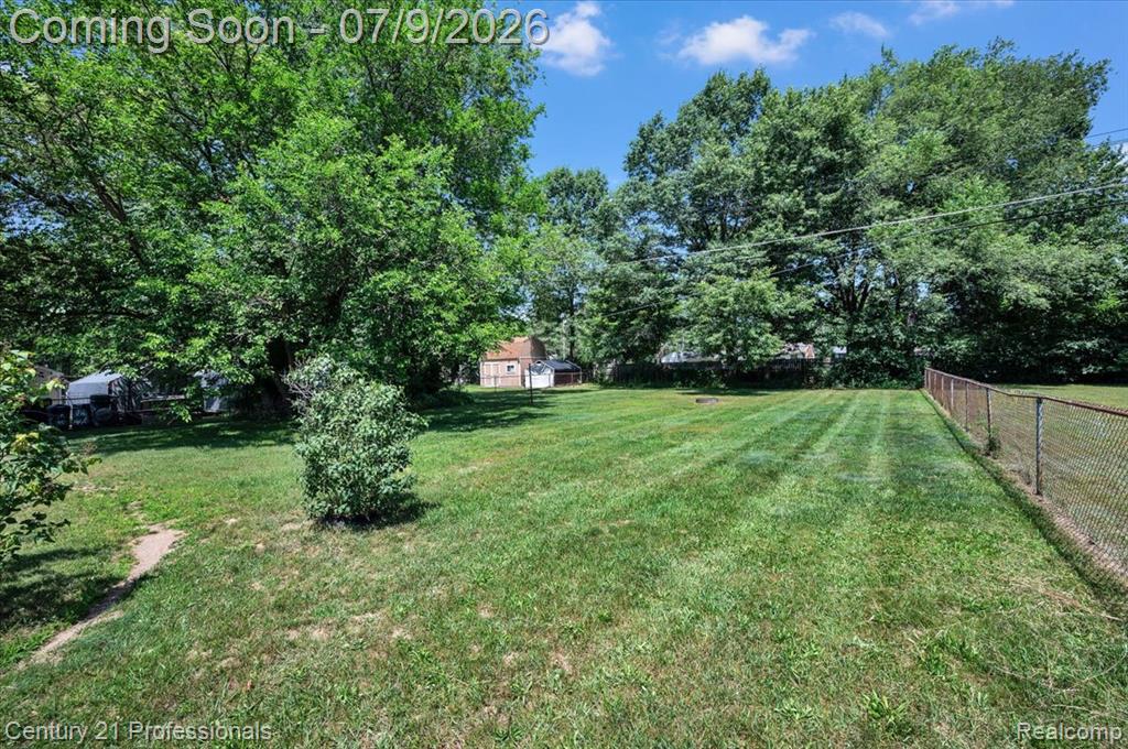 7168 Wedworth Street, Waterford, MI 48327 — Photo 8