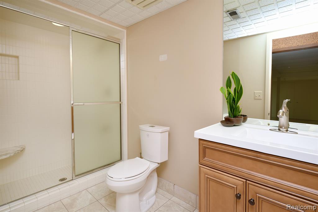 5132 WOODLANDS Lane, Bloomfield Hills, MI 48302 — Photo 31