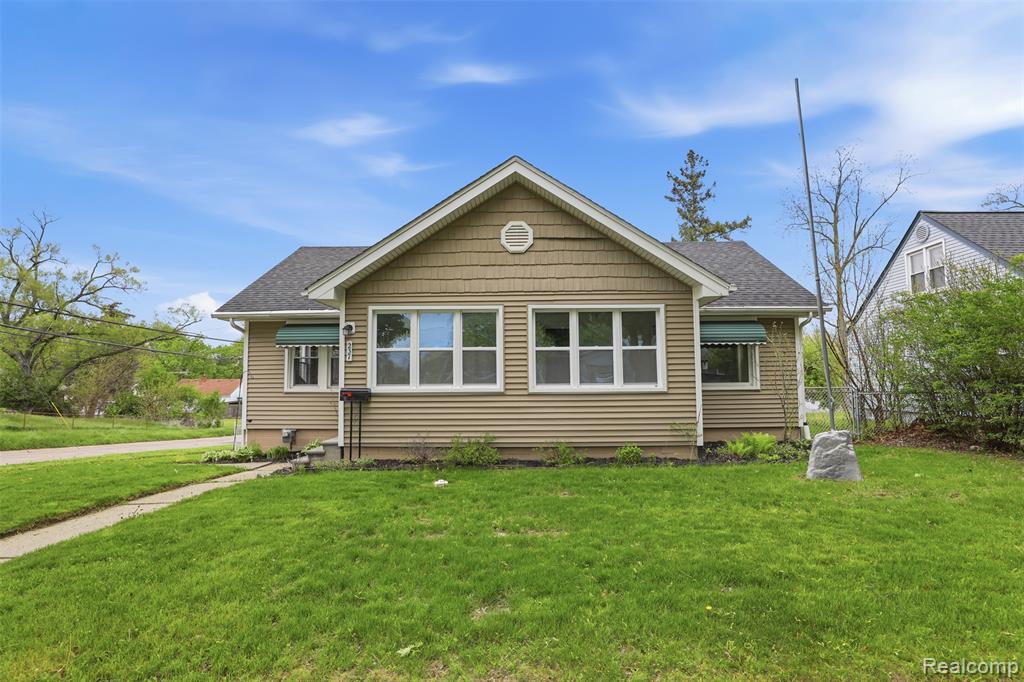 237 S Chocolay Avenue, Commerce Twp, MI — front exterior