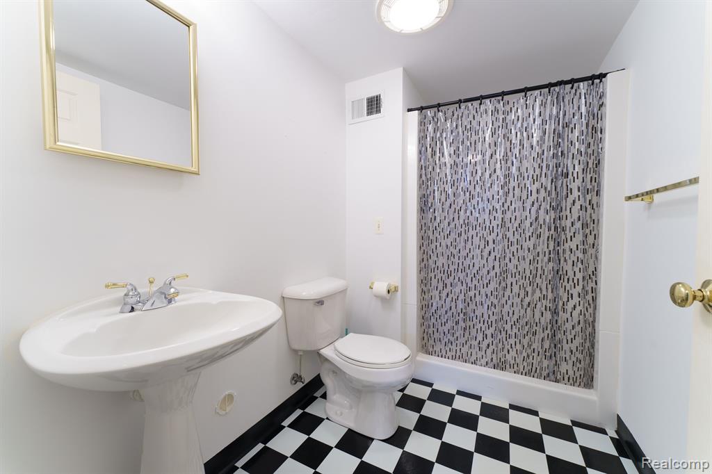 530 N GRAND Avenue, Fowlerville, MI 48836 — Photo 23
