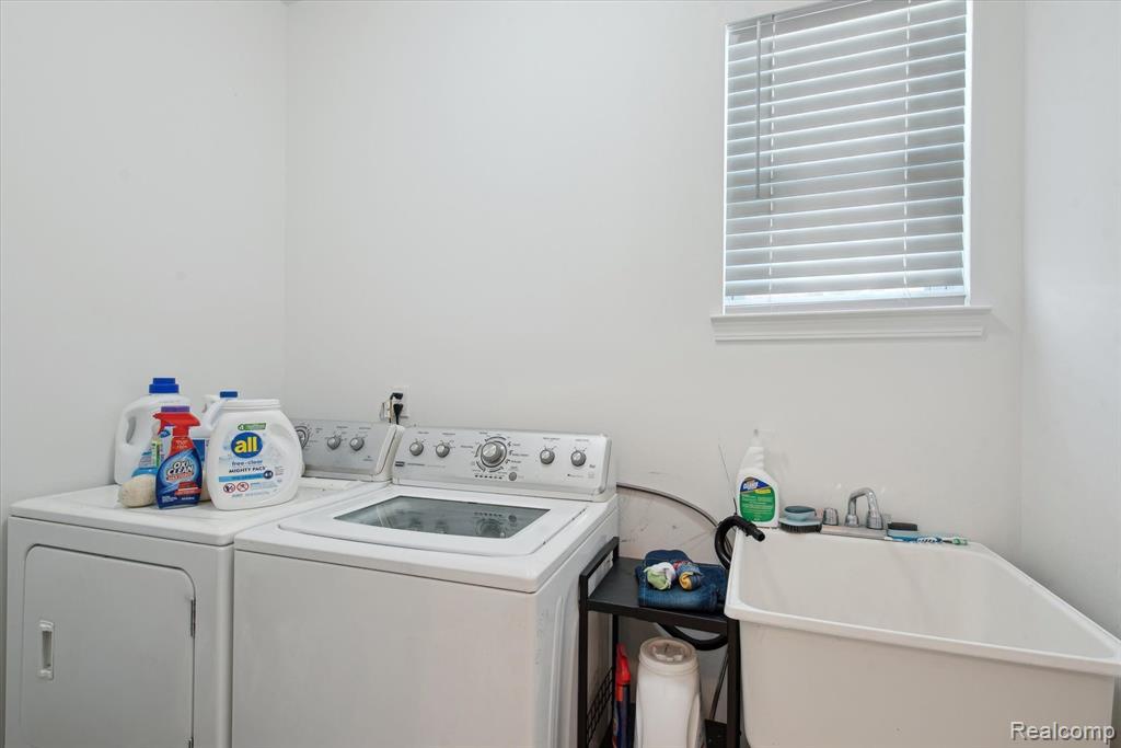 9998 ROLAN MEADOWS Drive, Belleville, MI 48111 — Photo 29