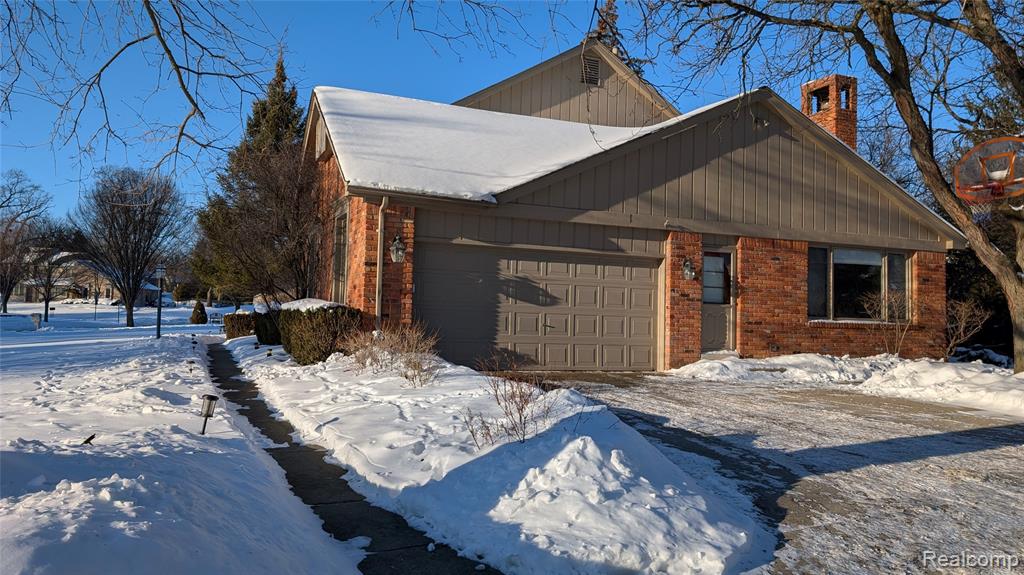 4912 OAK RIVER Drive, Troy, MI 48098 — Photo 2