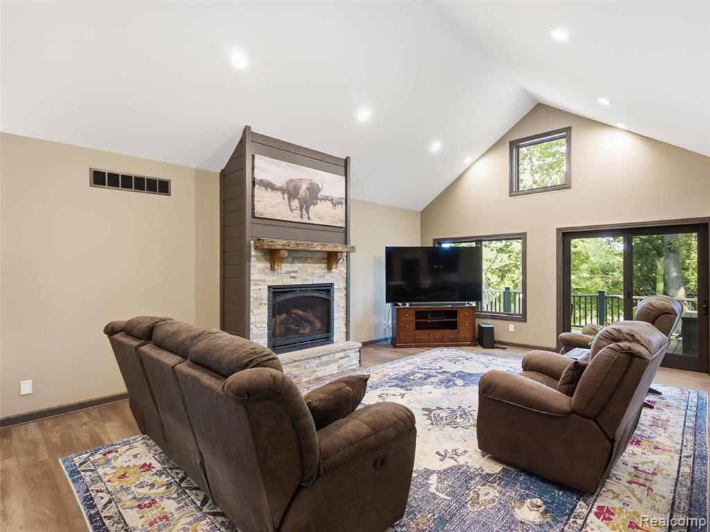 7055 Randall Drive, Fenton, MI 48430 — Photo 3