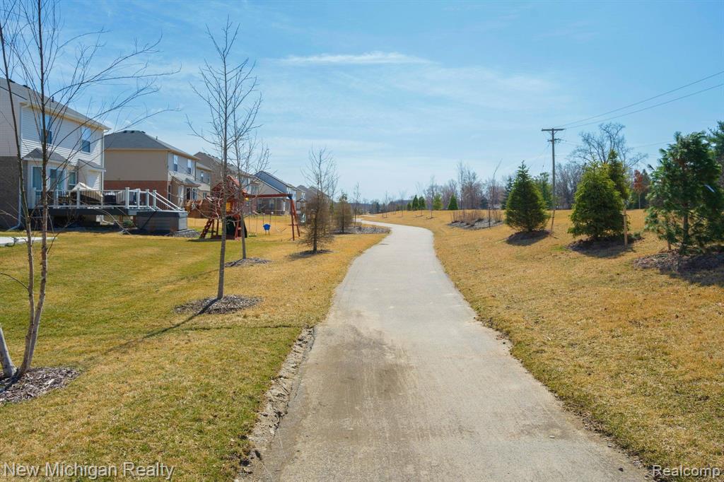 6620 CHANDLER Drive, Belleville, MI 48111 — Photo 5