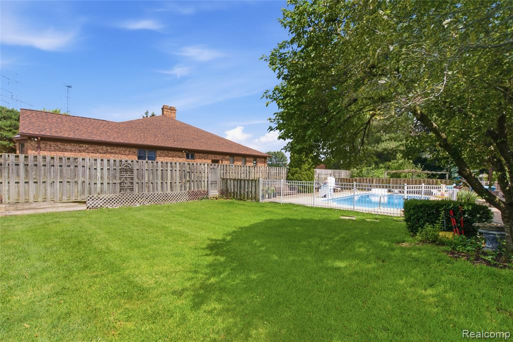 46884 Ben Franklin Drive, Utica, MI 48315 — Photo 52