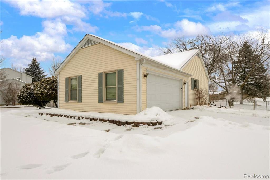 9416 Wildwood Lake Drive, Whitmore Lake, MI 48189 — Photo 29