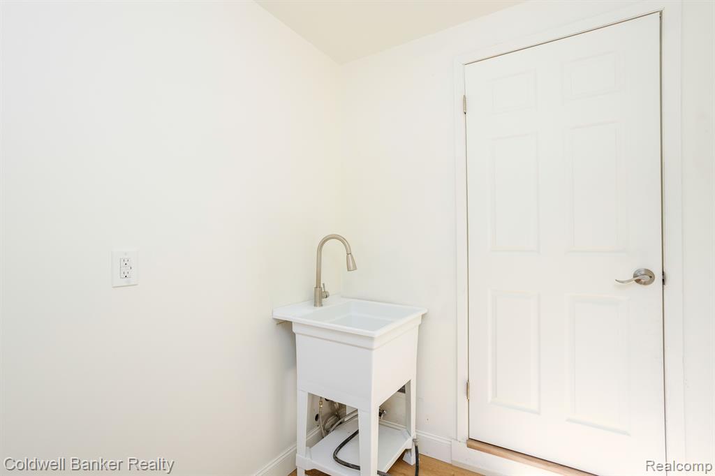 46038 SPINNING WHEEL Drive, Canton, MI 48187 — Photo 20