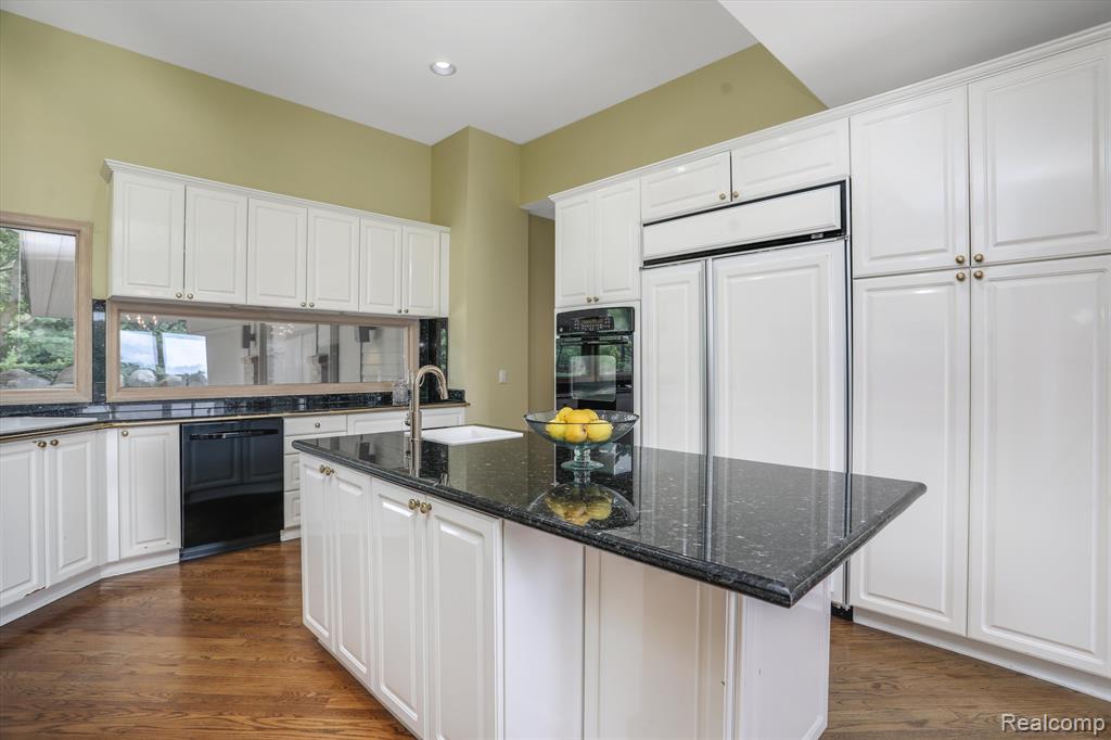 4733 W WICKFORD, Bloomfield Hills, MI 48302 — Photo 17